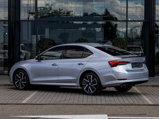 2021 Skoda Octavia IV (A8), серый, 1865000 рублей, вид 4