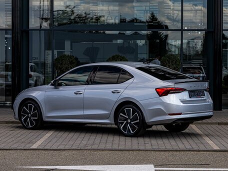 2021 Skoda Octavia IV (A8), серый, 2025000 рублей, вид 4
