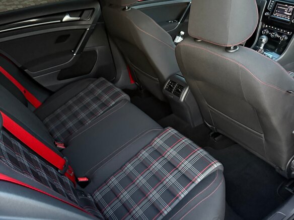 2013 Volkswagen Golf GTI VII, красный, 2350000 рублей - вид 21