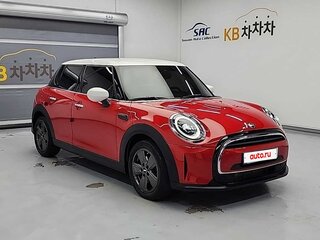 2023 Mini Hatch Cooper III (F55/F56) Рестайлинг 2, красный, 2170000 рублей, вид 3