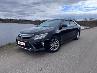 2018 Toyota Camry VII (XV50) Рестайлинг 2, чёрный, 1990000 рублей, вид 1