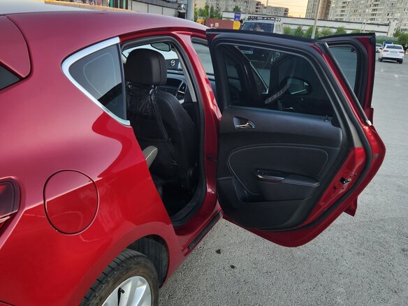 2011 Opel Astra J, красный, 750000 рублей - вид 8