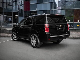 2019 Chevrolet Tahoe IV, чёрный, 3075000 рублей, вид 4