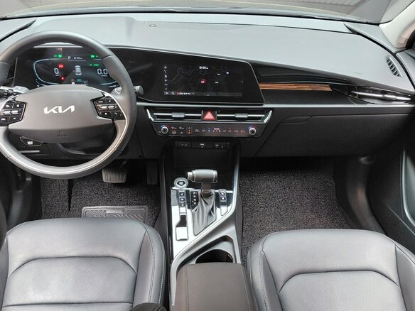 2022 Kia Niro II, чёрный, 1870999 рублей - вид 4