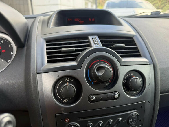 2005 Renault Megane II, бежевый - вид 9