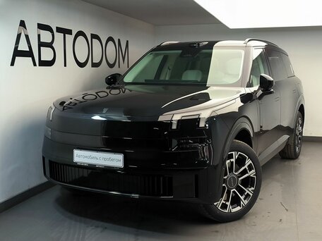Lynk & Co 900