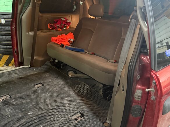 2001 Dodge Caravan 3-speed IV, красный, 590000 рублей - вид 9