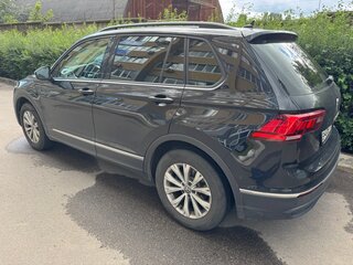 2022 Volkswagen Tiguan II Рестайлинг, чёрный, 3350000 рублей, вид 4
