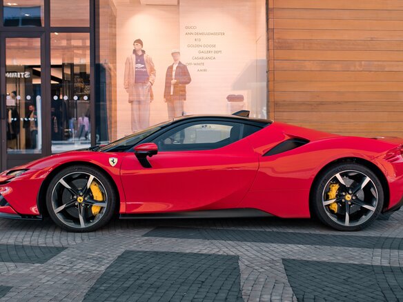 2023 Ferrari SF90 Stradale, красный, 56950000 рублей - вид 6