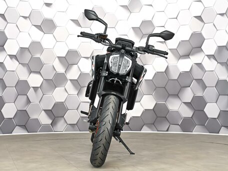 2023 KTM 890 Duke GP, чёрный, 899000 рублей, вид 5
