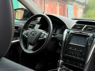 2015 Toyota Camry VII (XV50) Рестайлинг, белый, 1950000 рублей, вид 5