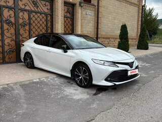2020 Toyota Camry VIII (XV70), белый, 2400000 рублей, вид 1