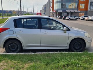 2010 Nissan Tiida I Рестайлинг, серебристый, 600000 рублей, вид 3