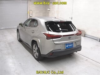 2022 Lexus UX 200 I, серебристый, 2670000 рублей, вид 2