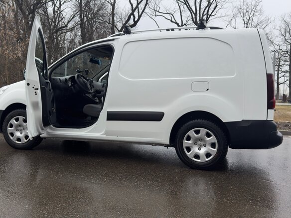 2015 Peugeot Partner, белый, 1600000 рублей - вид 16