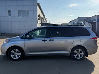 2012 Toyota Sienna III, серый, 1999999 рублей, вид 5