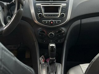 2015 Hyundai Solaris I Рестайлинг, серебристый, 650000 рублей, вид 5