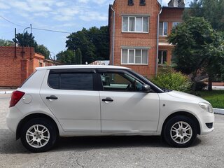 2013 Skoda Fabia II Рестайлинг, белый, 380000 рублей, вид 2