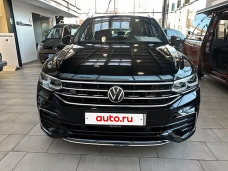 2023 Volkswagen Tiguan II Рестайлинг, чёрный, 4131855 рублей, вид 3