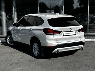 2020 BMW X1 20i xDrive II (F48) Рестайлинг, белый, 2990000 рублей, вид 2