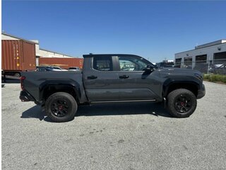 2026 Toyota Tacoma IV, серый, 10990000 рублей, вид 3