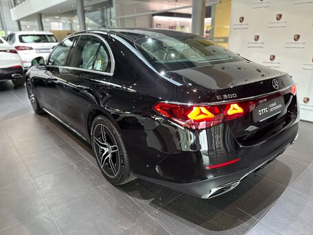 2025 Mercedes-Benz E-Класс 300 VI (W214, S214), чёрный, 8890000 рублей, вид 5