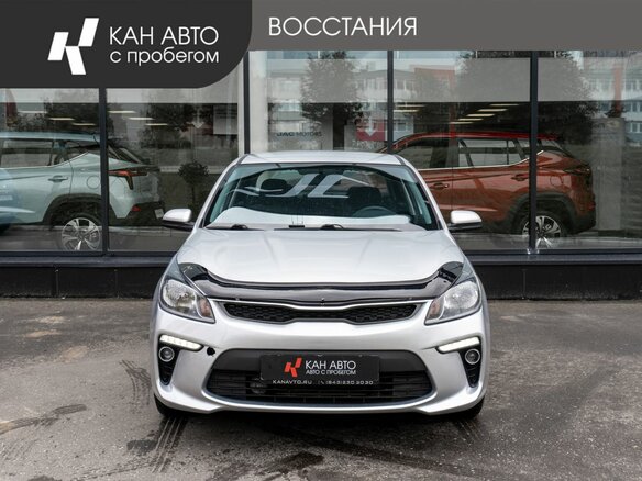 2018 Kia Rio IV, серебристый, 979000 рублей - вид 1