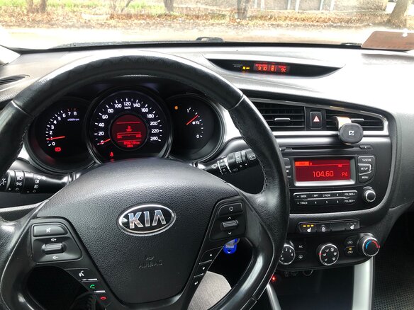 2016 Kia Ceed II Рестайлинг, серебристый, 1300000 рублей - вид 5