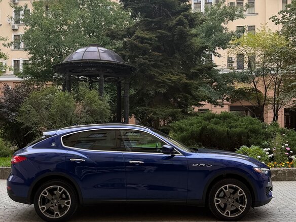 2018 Maserati Levante S I, синий, 5500000 рублей - вид 6