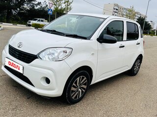 2018 Toyota Passo III, белый, 950000 рублей, вид 4