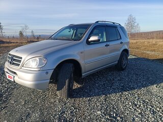 1998 Mercedes-Benz M-Класс 320 I (W163), серебристый, 600000 рублей, вид 1