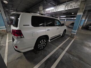 2017 Toyota Land Cruiser 200 Series Рестайлинг 2, белый, 7600000 рублей, вид 5