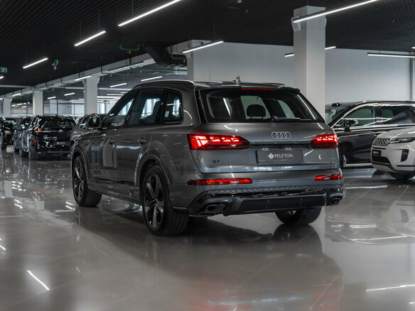 2026 Audi Q7 50 TDI II (4M) Рестайлинг 2, серый, 14670000 рублей - вид 4