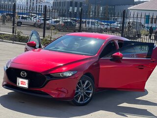 2019 Mazda 3 IV (BP), красный, 2000000 рублей, вид 3