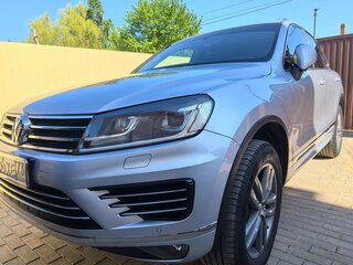 2016 Volkswagen Touareg II Рестайлинг, серебристый, 2550000 рублей, вид 1