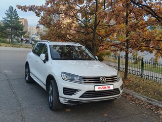 2017 Volkswagen Touareg II Рестайлинг, белый, 3200000 рублей, вид 1