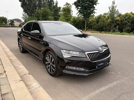 2022 Skoda Superb III Рестайлинг, чёрный, 2250000 рублей, вид 3