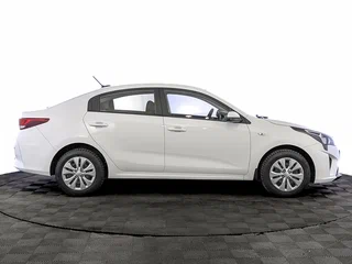 2021 Kia Rio IV Рестайлинг, белый, 1725000 рублей, вид 4