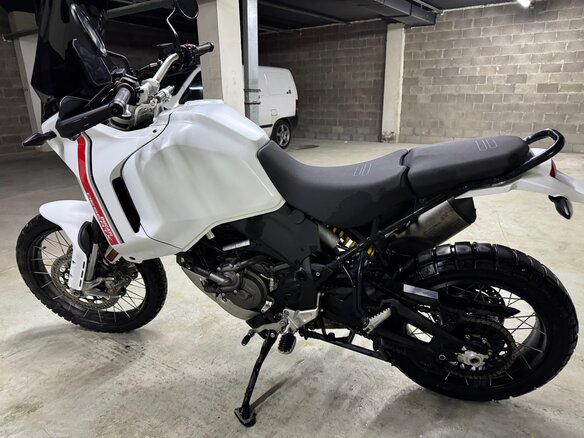 2025 Ducati DesertX, белый, 1250000 рублей - вид 2