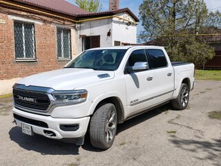 2021 Ram 1500 Quad Cab V, белый, 7500000 рублей, вид 1