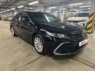 2021 Toyota Camry VIII (XV70) Рестайлинг, чёрный, 1990000 рублей, вид 1