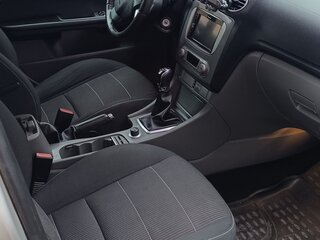 2010 Ford Focus II Рестайлинг, серебристый, 550000 рублей, вид 3