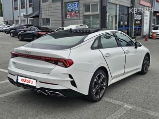 2022 Kia K5 III, белый, 2450000 рублей, вид 2