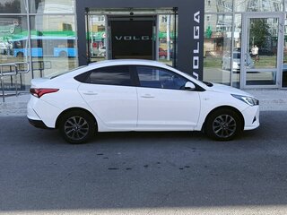 2022 Hyundai Solaris II Рестайлинг, белый, 1554000 рублей, вид 4