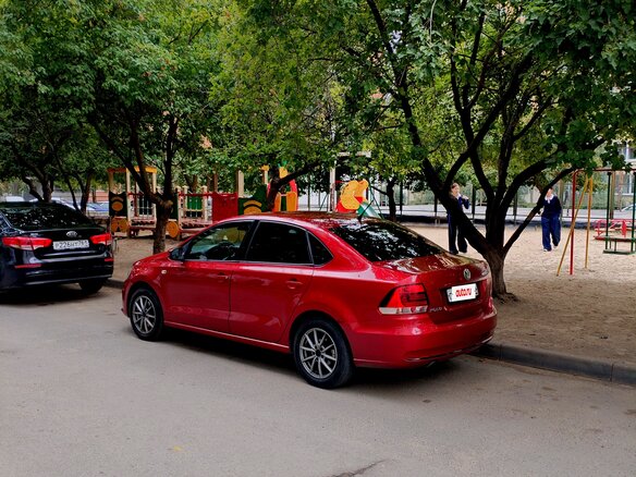 2016 Volkswagen Polo V Рестайлинг, красный, 870000 рублей - вид 6