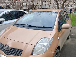 2005 Toyota Vitz II (XP90), коричневый, 450000 рублей, вид 3