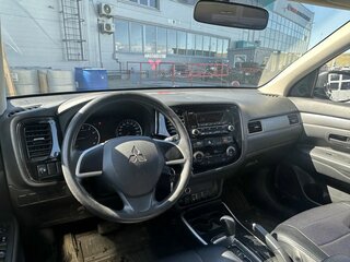 2017 Mitsubishi Outlander III Рестайлинг 2, серый, 1425000 рублей, вид 3