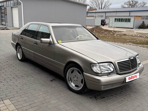 1997 Mercedes-Benz S-Класс 500 Long III (W140) Рестайлинг, золотистый, 1499000 рублей - вид 2