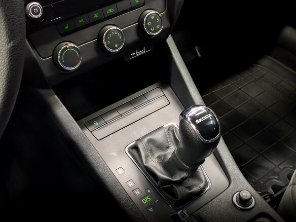 2020 Skoda Octavia III (A7) Рестайлинг, белый - вид 23