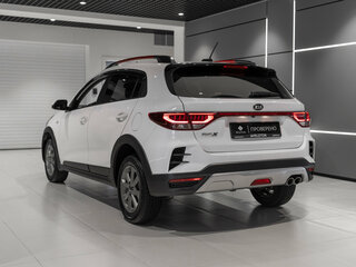 2021 Kia Rio X IV Рестайлинг, белый, 1600000 рублей, вид 4